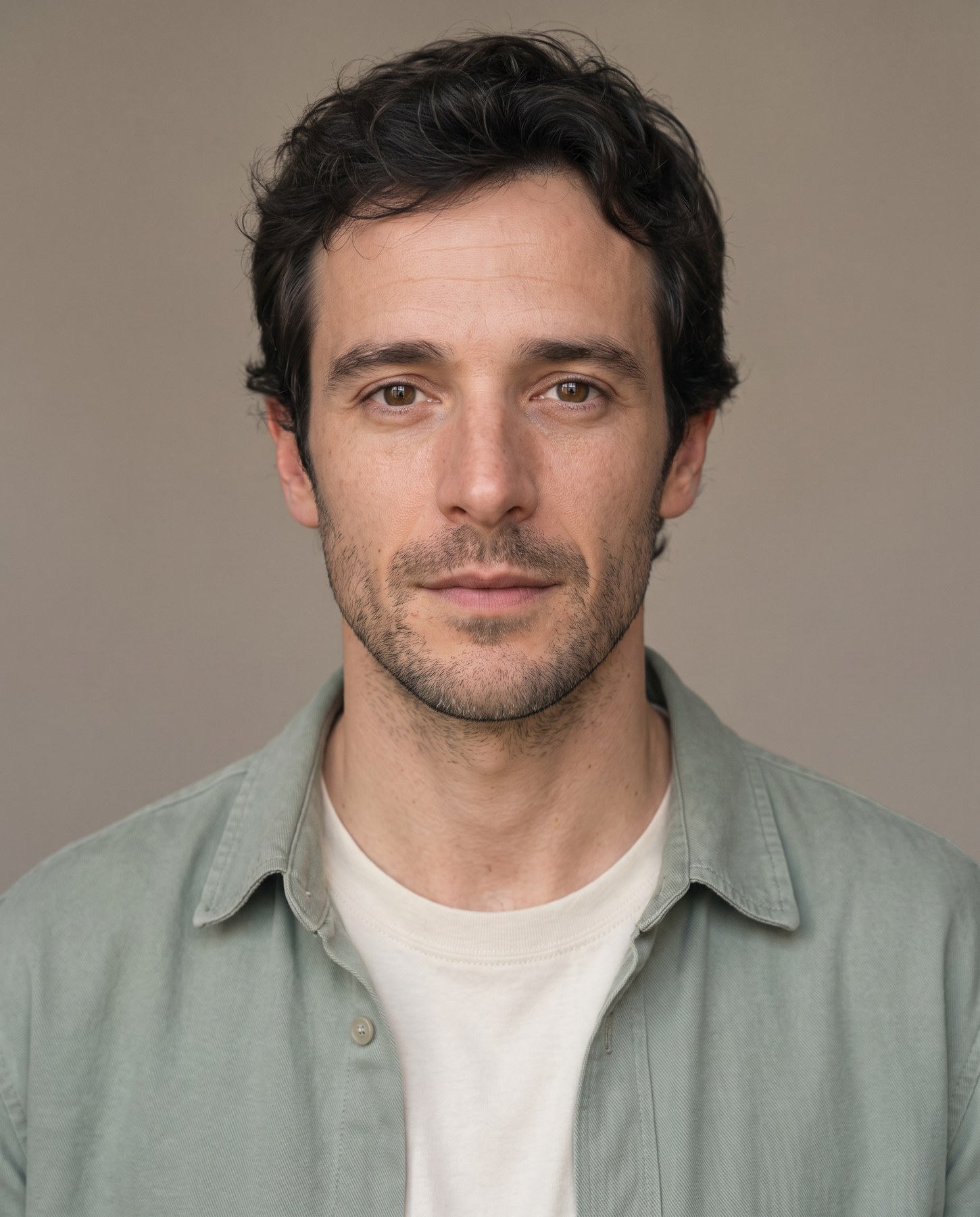 Retrato frontal de él
